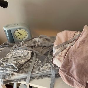 TWO SETS Simply Vera Wang Velour Pajamas So Cozy!